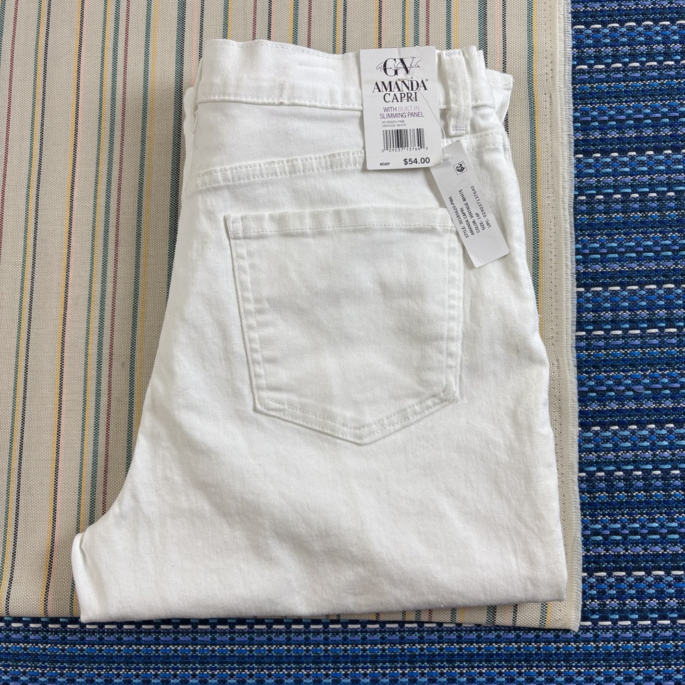NEW Gloria Vanderbilt Amanda Capri Jeans Womens 14P White Slimming Stretch Denim